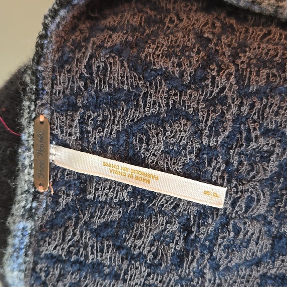 🎁 Free People wool blend black sweater - Picture 5 of 6